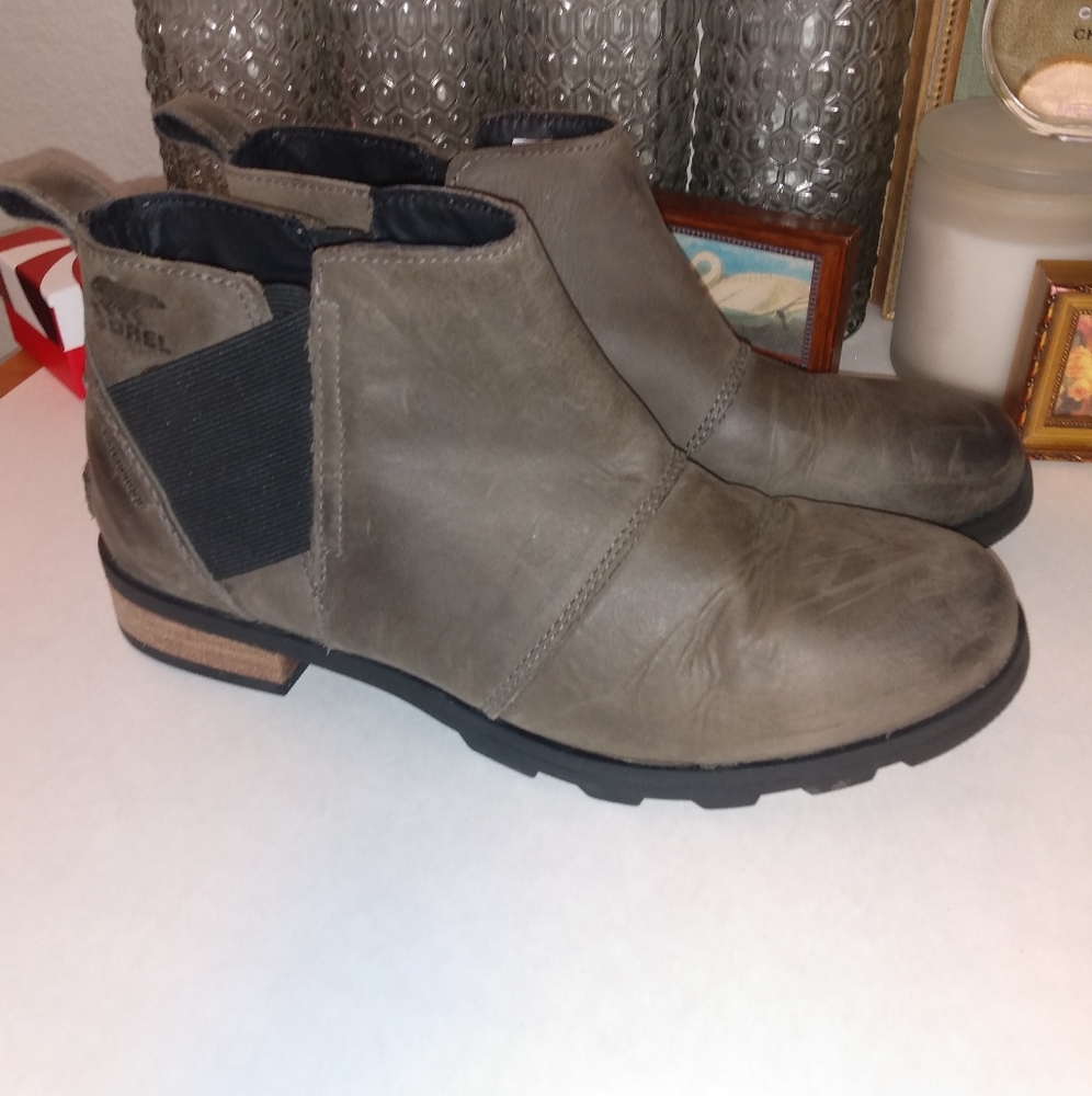 Sorel Emeline Chelsie boots sz 9.5